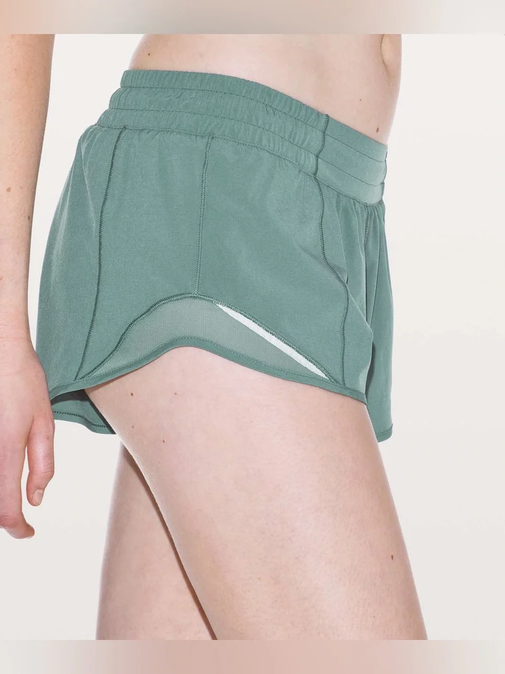 Lululemon Hotty Hot Lined Short 2.5” Frosted Pine Size 4